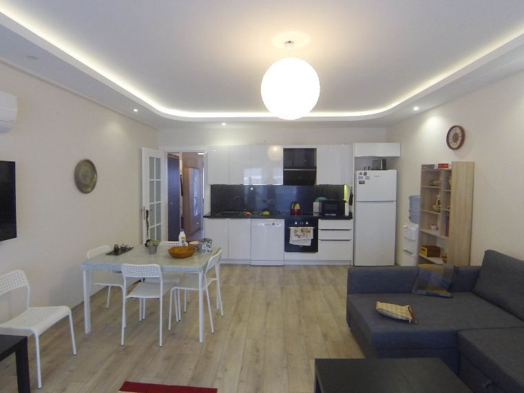 Marmaris merkezde sahile 20 metre 2+1 Full eşyalı Kiralık Daire