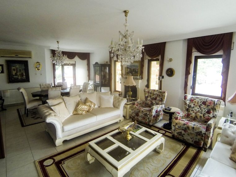 Marmaris'te 5+1 Satılık Havuzlu, Deniz manzaralı Villa