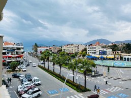 marmaris merkezde satılık 3+1, deniz ve şehir manzaralı daire