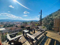 2+1 freistehende wohnung mit garten und herrlichem meerblick zu verkaufen 