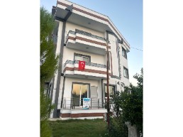 havuzlu site içerisinde havuzlu akıllı ev sistemli dubleks 3+1 daire