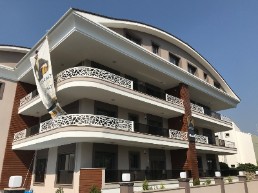 luxuriöses 2-zimmer-duplex mit smart-home-system – marmaris amphi-theater, pool, tiefgarage